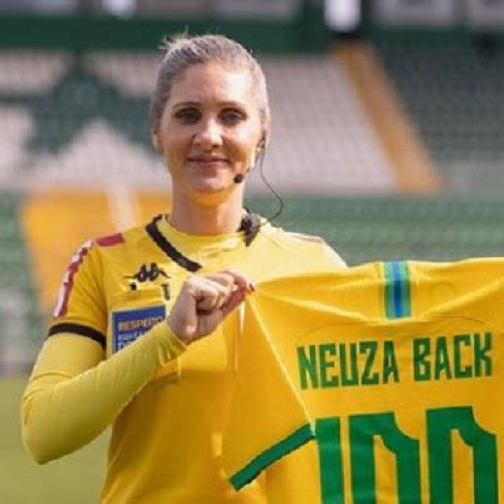 2022 World Cup Female Referee Neuza Back