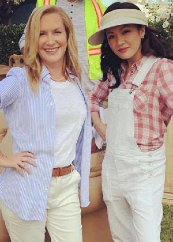 Angela Kinsey Height, Weight, Age, Spouse, Family, Facts, Biography