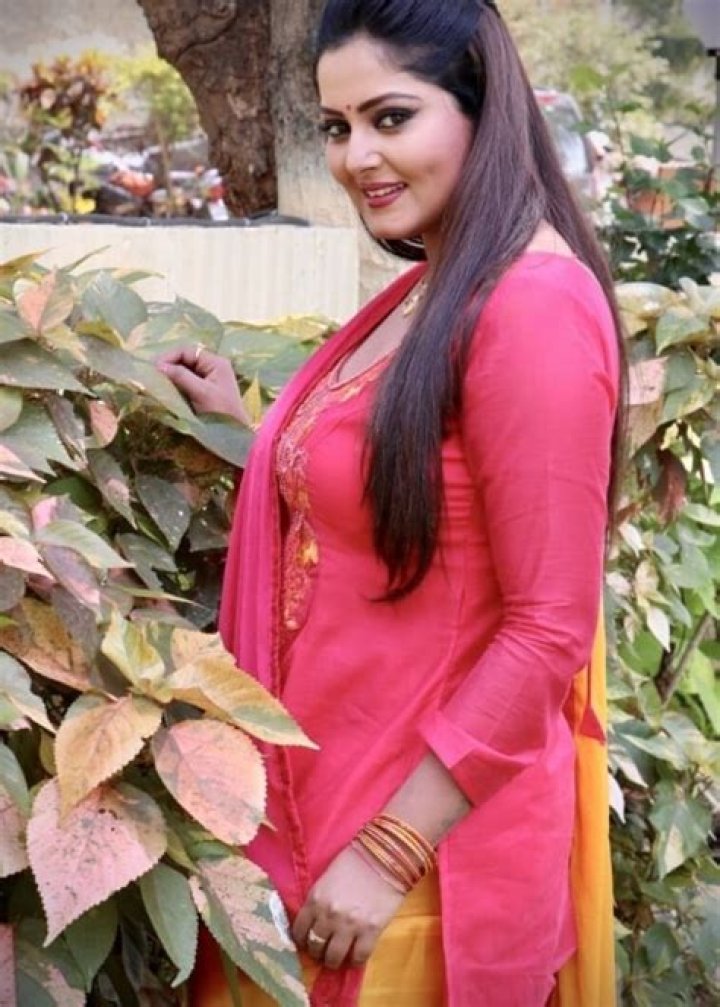 Anjana Singh Height, Weight, Age, Body Statistics