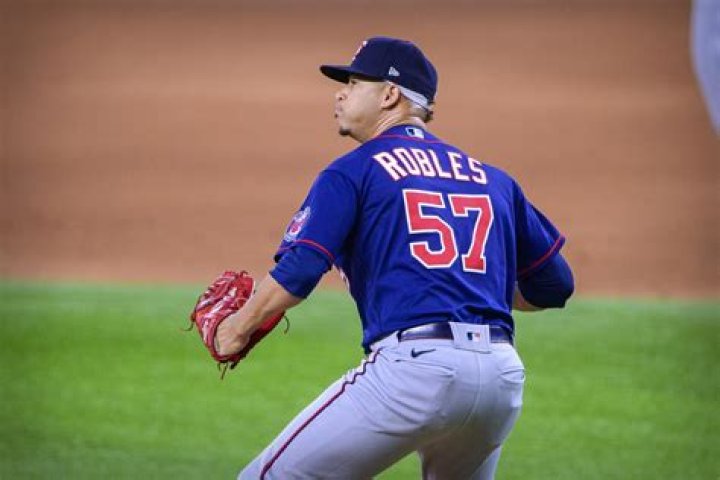 Boston Red Sox's Pitcher Hansel Robles Bio, Age, Net Worth, Salary, Contract, MLB Earning, Highlights, Stats, & Wife