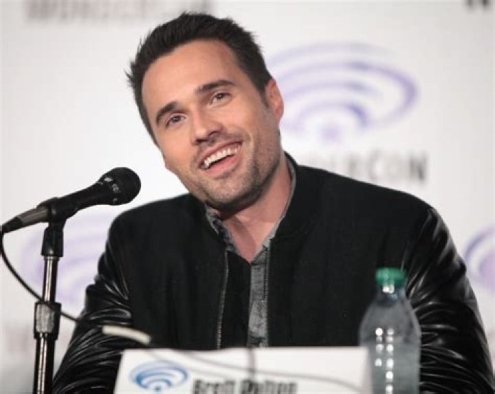 Brett Dalton Height, Weight, Age, Girlfriend, Biography, Family, Facts