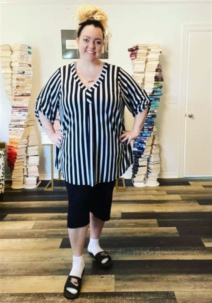 Colleen Hoover Height, Weight, Age, Spouse, Family, Facts, Biography