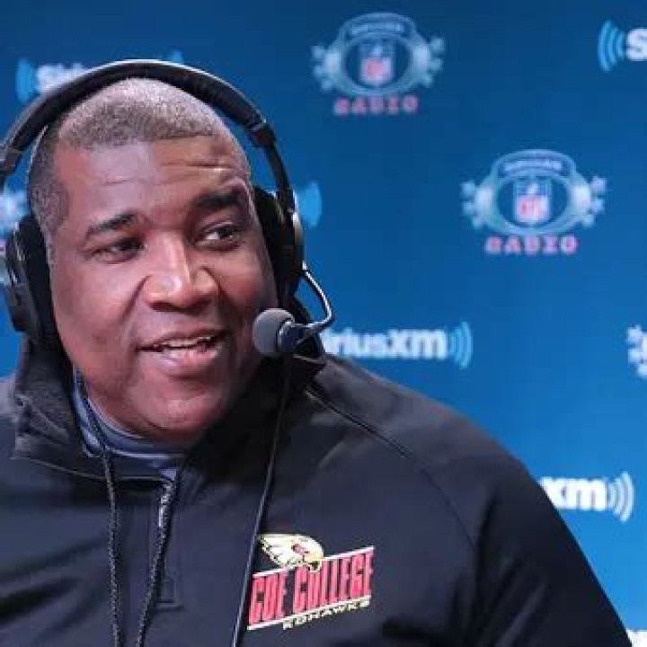 Curt Menefee Net Worth | Celebrity Net Worth