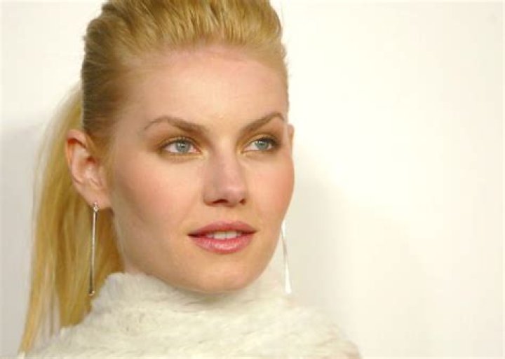 Elisha Cuthbert Net Worth | Celebrity Net Worth