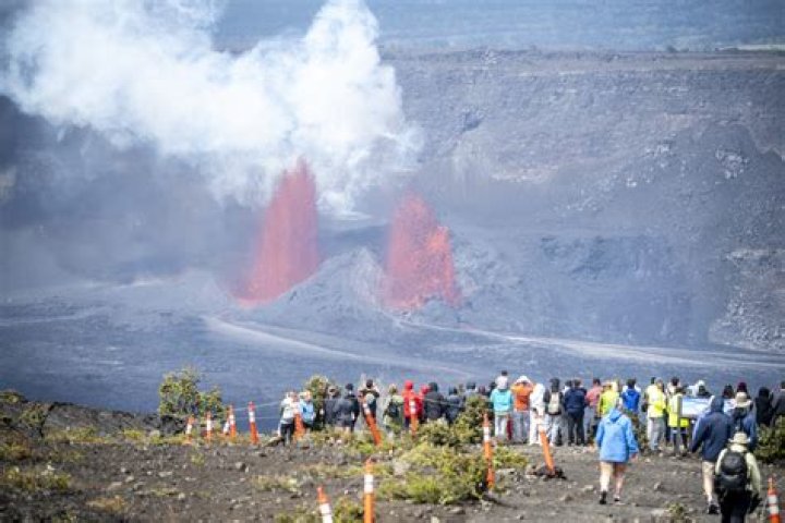 Erupting Mount Kilauea Volcano Has Tourists Rushing to Hawaii