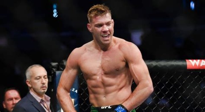 Faf du Plessis Height, Weight, Age, Spouse, Family, Facts, Biography