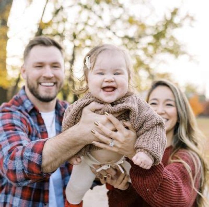 Grandy Glaze's Bio, Net Worth, Salary, Contract, Earnings, Wife, Children and Career