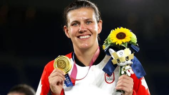 NWSL Player Christine Sinclair has an estimated net worth of $2 million, Is she married?