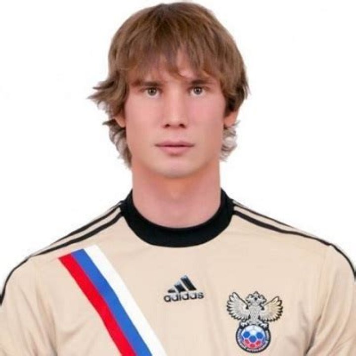 Russian Goalkeeper Anton Shunin Salary and Stats (Bio, Married, Divorce, Wife, Affair, Children)