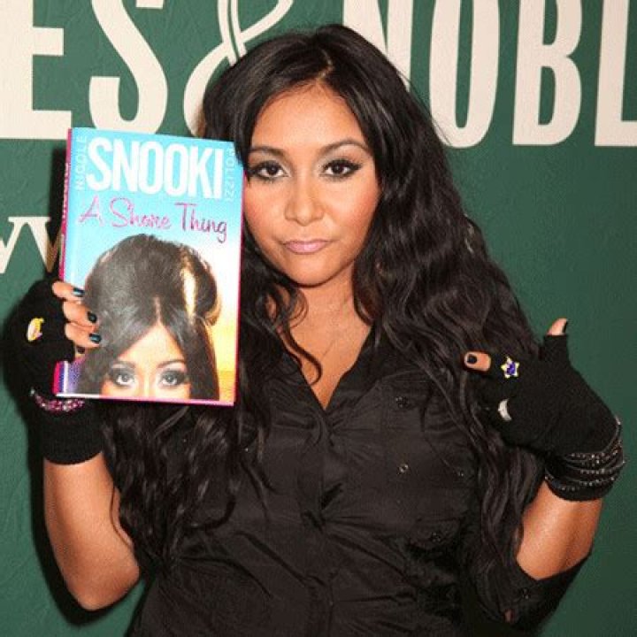 snooki dwarfed Bio - jenni and snook, trolley shoppin, fashion