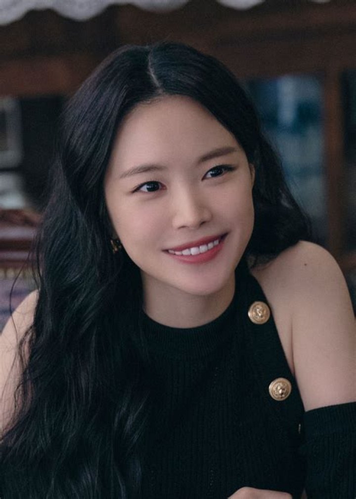 Son Na-eun Height, Weight, Age, Body Statistics