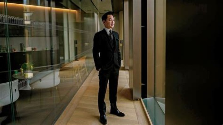 This Unknown Hong Kong Businessman Has Made $7 BILLION From iPhone Screens