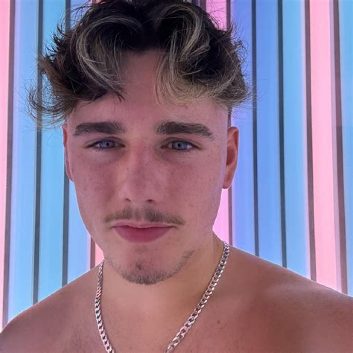 Tyler Phillips (TikTok Star) Height, Weight, Age, Body Statistics