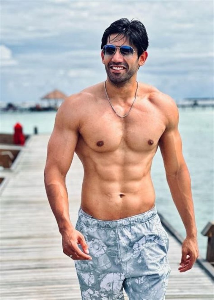 Varun Sood Height, Weight, Age, Body Statistics