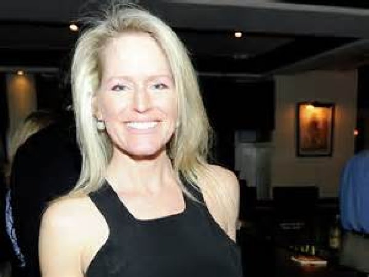 Who is Lesley Dunlop Dating Now?